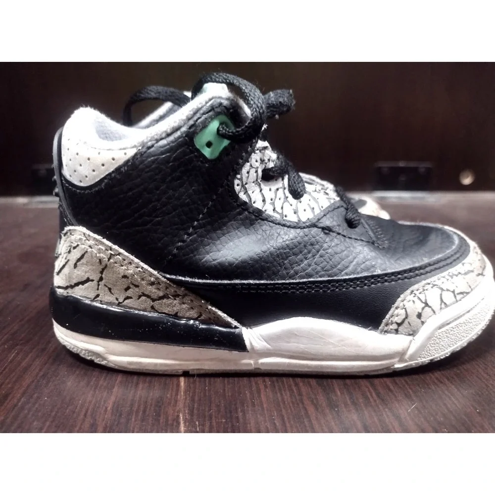 Nike Air Jordan 3 Retro Green Glow Black Wolf Grey DM0968031 Toddler Sneakers 8C